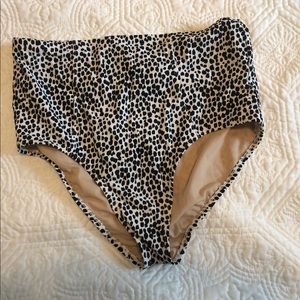 Highly waisted bikini bottoms